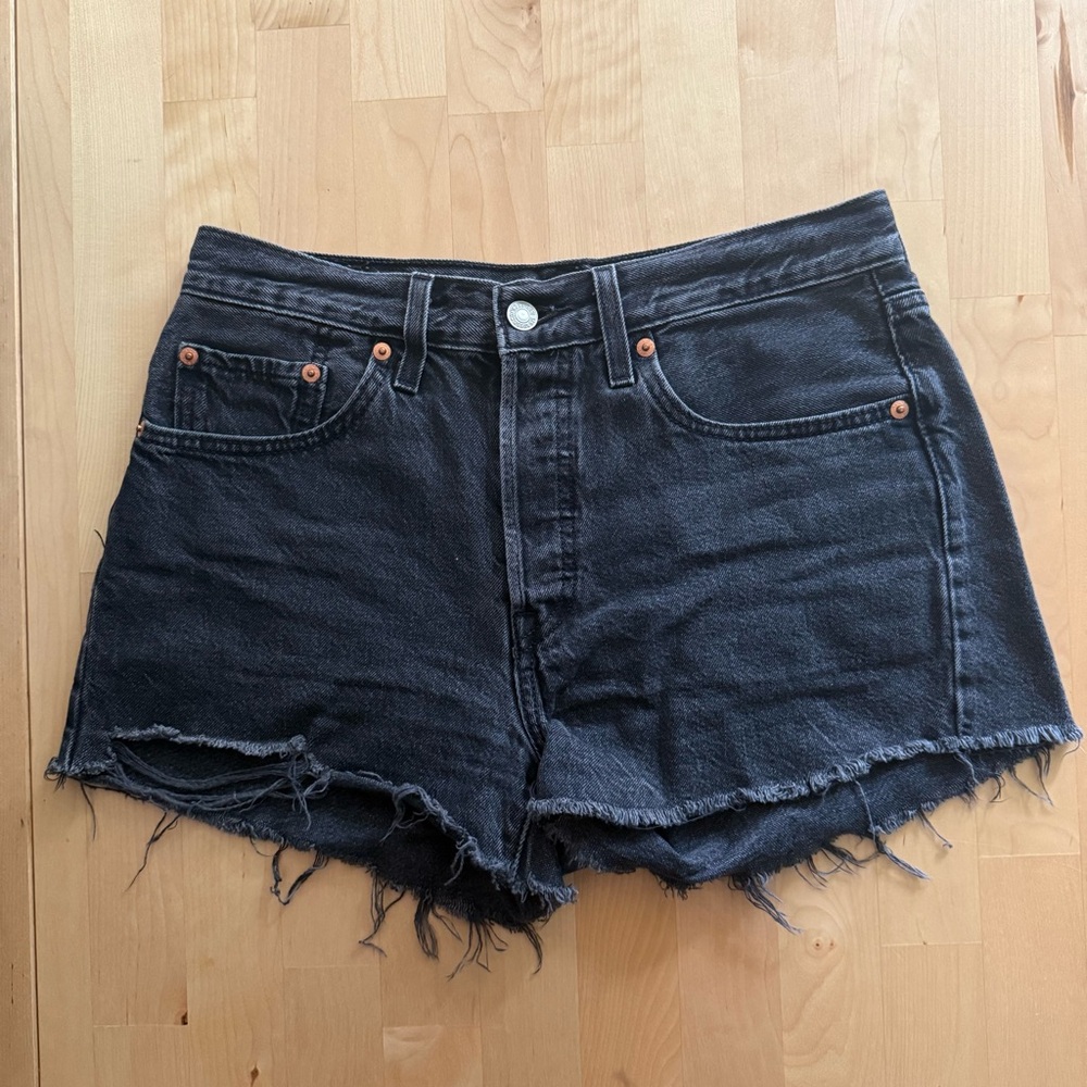 Levi’s 501 High Rise Black Denim Shorts - size 26